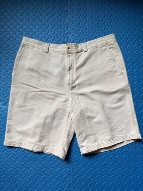 Tori Richard Cream Flat-Front Cotton Shorts